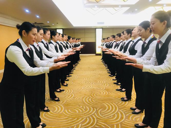 寬溝第三天基礎服務禮儀培訓——專業(yè)服務從禮儀起步